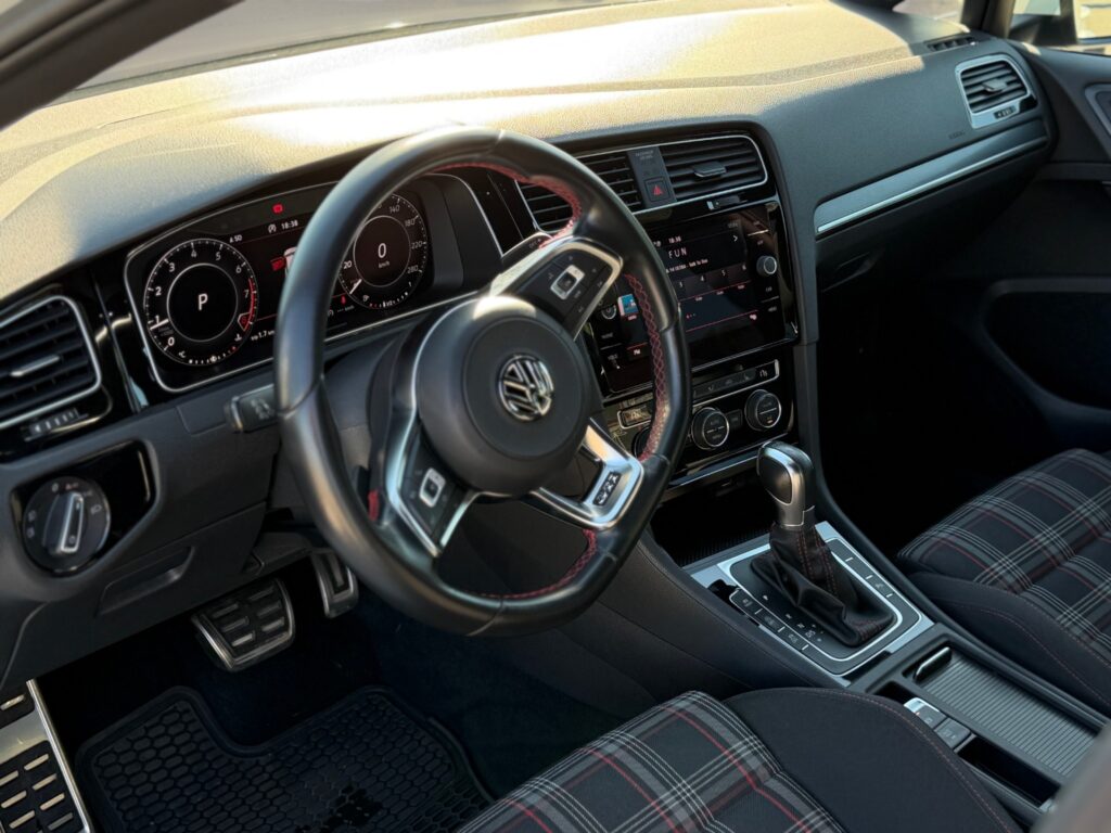 Volkswagen Golf VII GTI